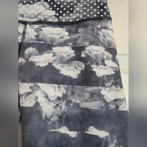 Lululemon High Times Pant sz 8 - Picture 5 of 9